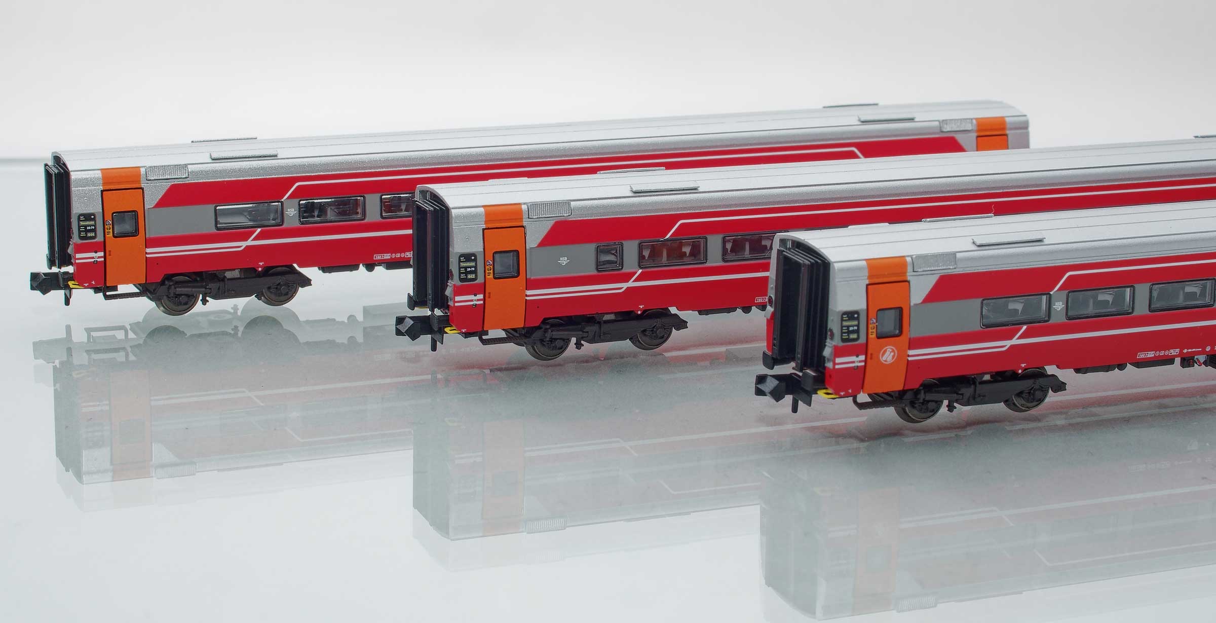 Set 18001: NSB express train cars B7-4, B7-5 and B7-6