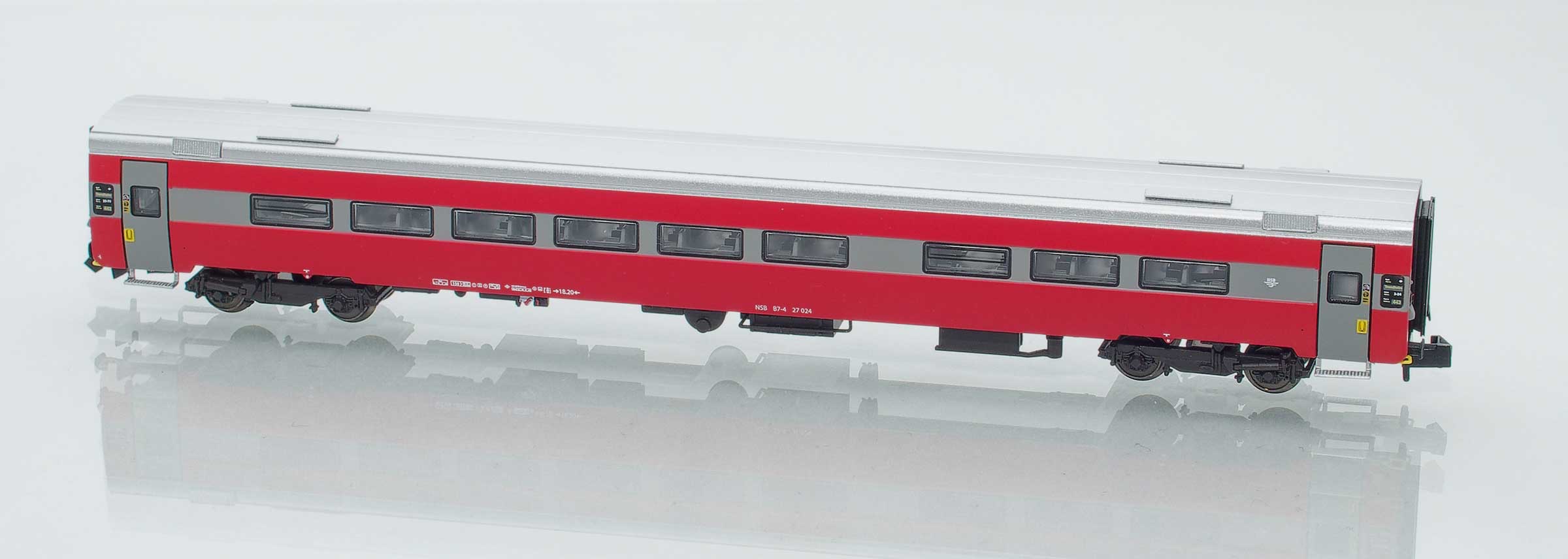 Supplement car 18004: NSB express train car B7-4